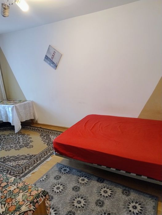 închiriez garsonieră,33mp,Obcini