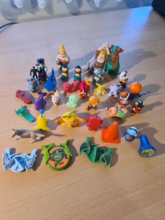 Лот Киндер играчки.