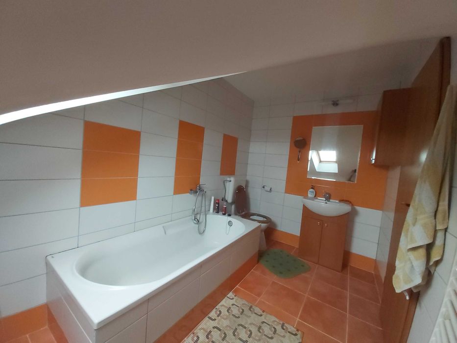 Proprietar inchiriez apartament 3 camere, 2 bai V.Aaron