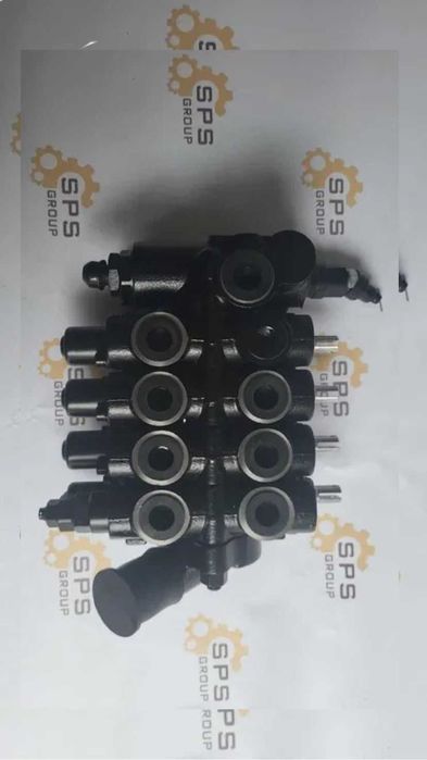 Гидрораспределитель 4-х секционный