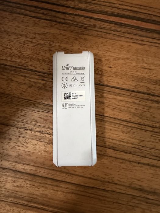 Продам Ubiquiti UniFi Cloud Key Gen1 - UC-CK