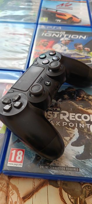 Продавам PS4Slim+16игри в отлично състояние към нея!
