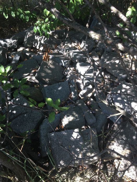 Продавам гранитни камьни за основи