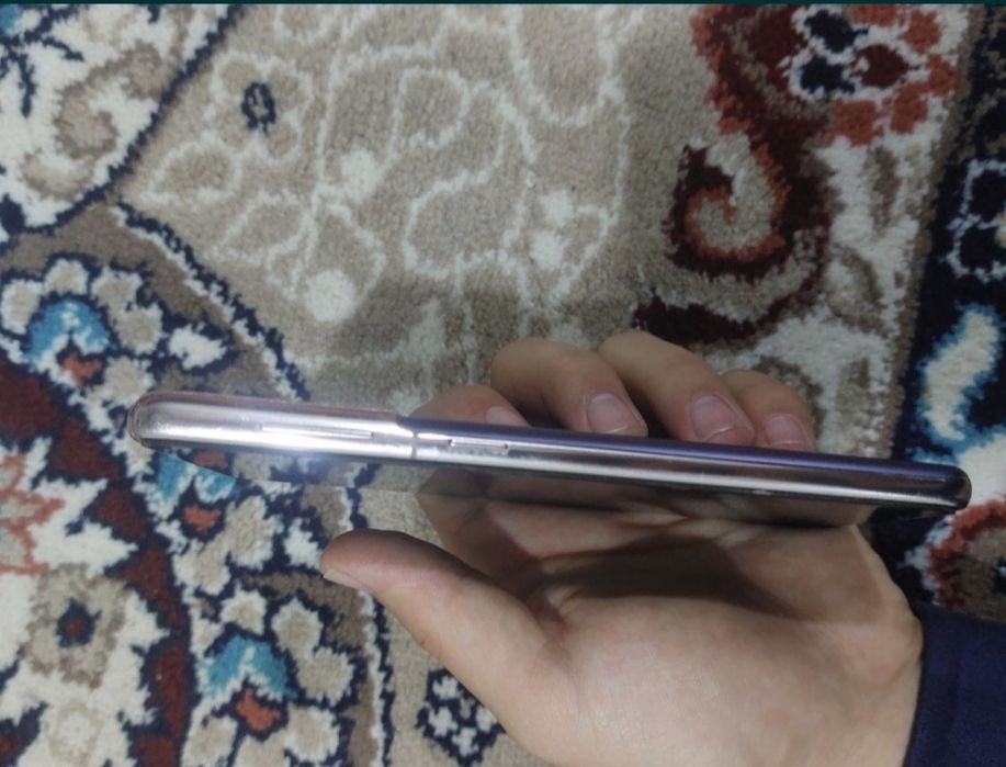 Samsung  s 21  sotiladi