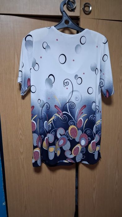 Продам женские платья