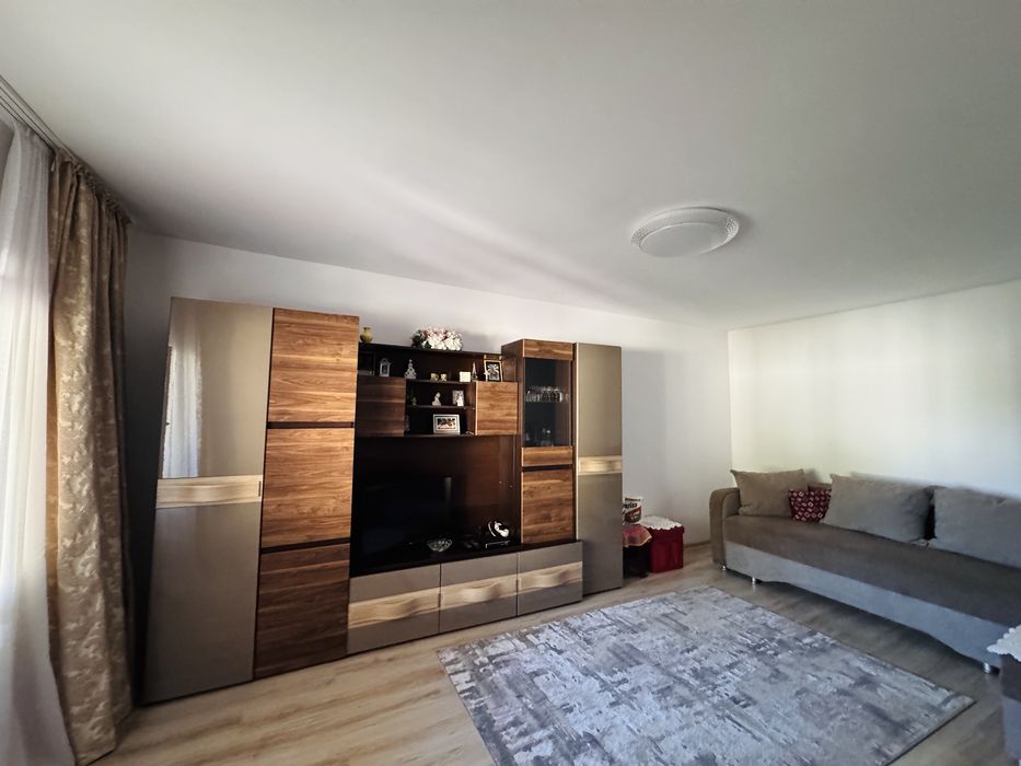 Casa de vanzare plina de viata! Nu ratati aceasta ocazie!