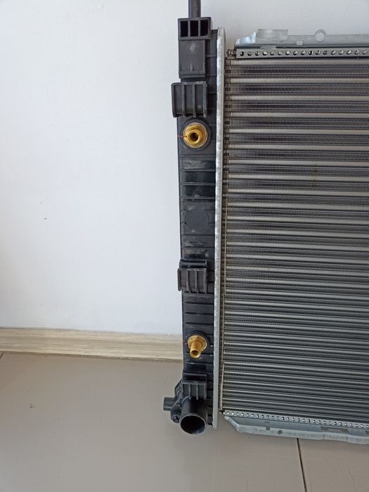 Мерседес Вито радиатор основной