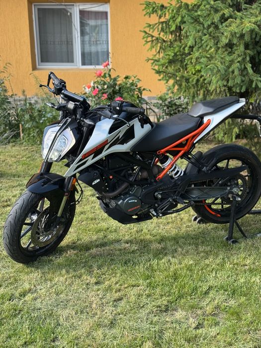 Vând KTM duke 125 2017