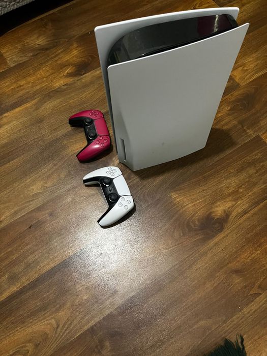 Продам ps5 1tb 2 джойстика