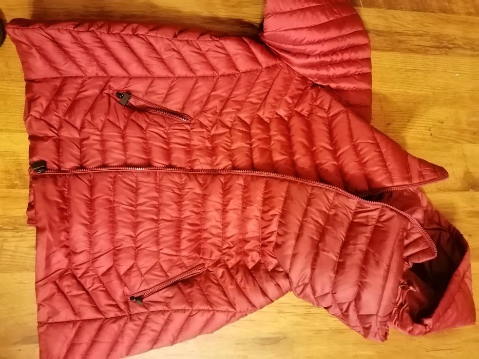 Дамско яке с качулка олекотено коледна цена 45лв бр.