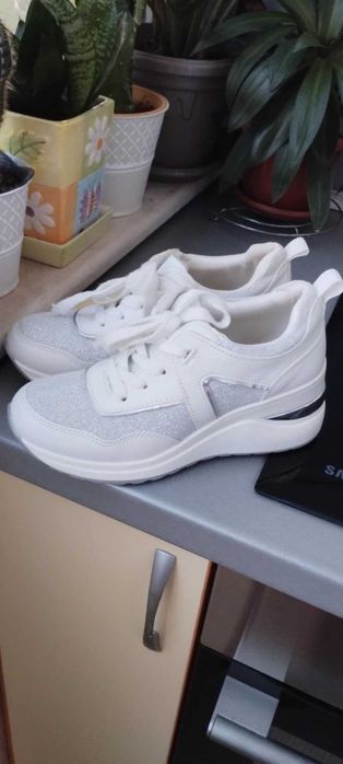 НОВИ ОБУВКИ от еко кожа