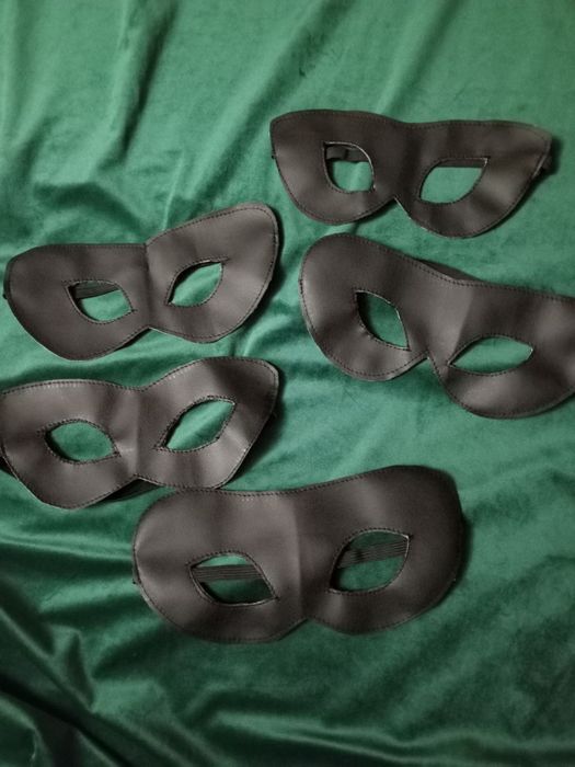 Маски карнавальные разные в наличии и на заказ, из кожзама, велюра, с