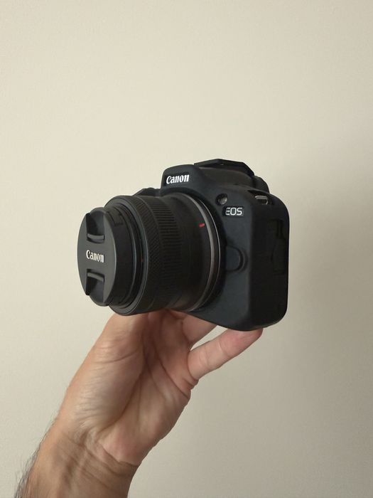 Фотоапарат Canon EOS R100