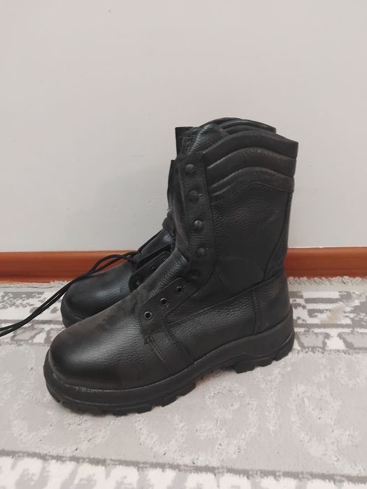 Продам новые зимние берцы