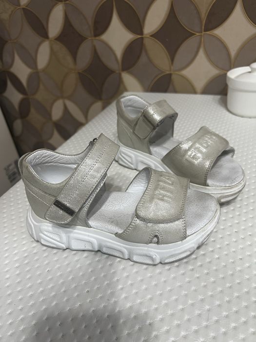 Сандали на девочку