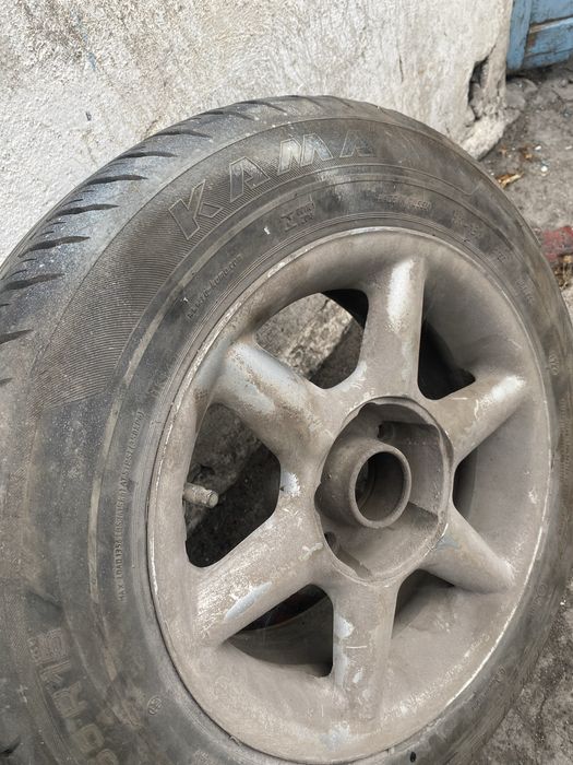 Продам шины с дисками на бмв е34 недорого