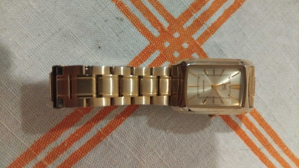 Дамски часовник Q&Q QUARTZ