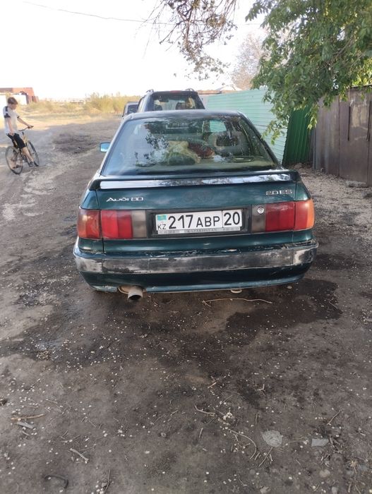 Машина Ауди 80 б4