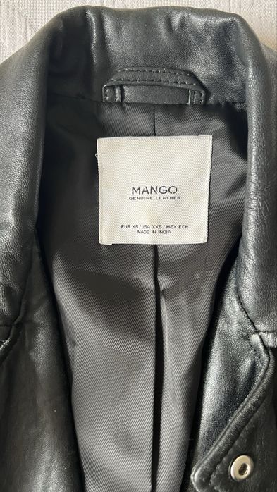 Кожаная куртка черного цвета