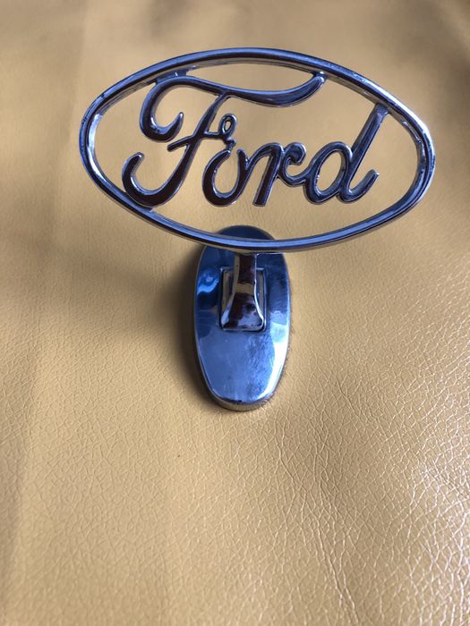 Эмблема на капот Ford