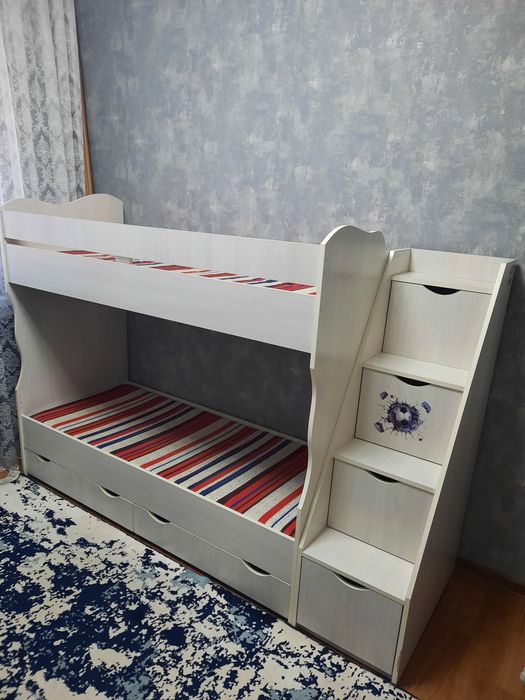 Двухъярусная кровать
