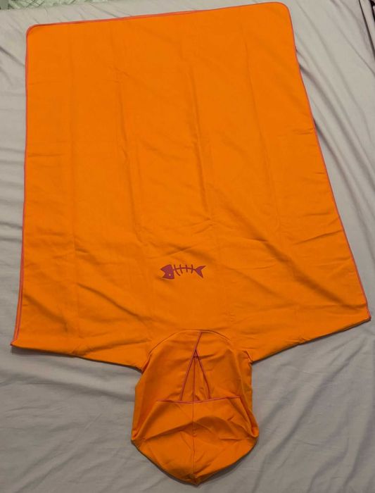 Poncho / prosop de plajă din microfibră cu glugă – adulti/copii