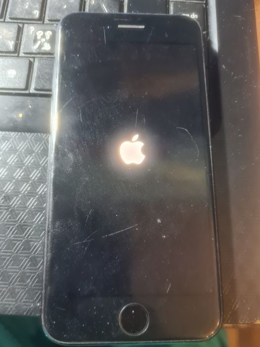 vănd telefon iphone se 2  2020