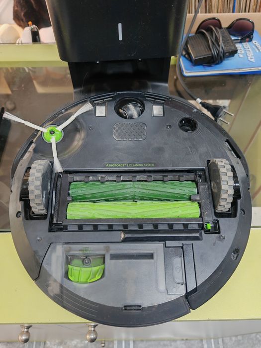 Смарт прахосмукачка Irobot roomba i 5 - с проблем