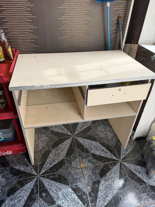 Срочно продам стол бу за 5000 тг