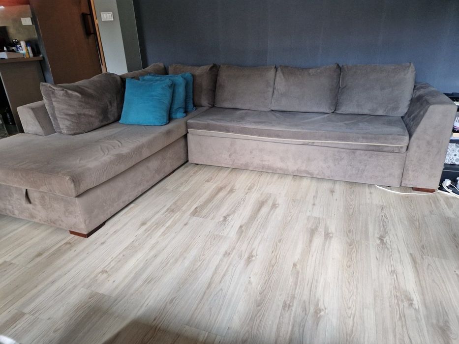 Поръчков голям ъглов диван