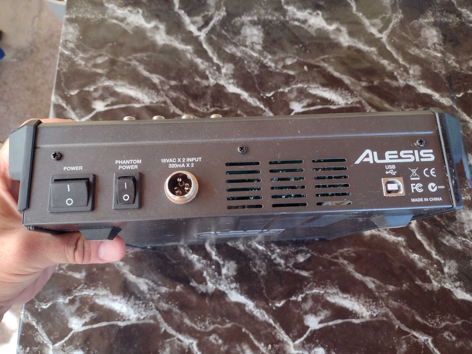 Аудио миксер Alesis Multimix 8 USB FX