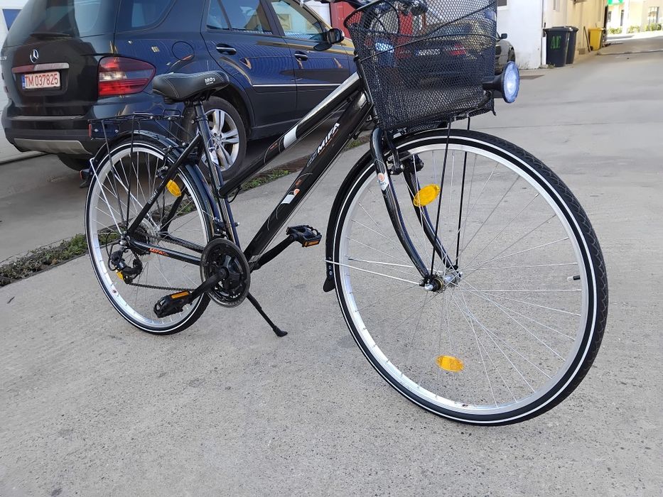 Vând bicicleta din aluminiu pentru damă