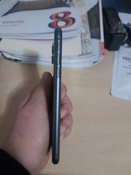 Vand iphone 11 impecabil