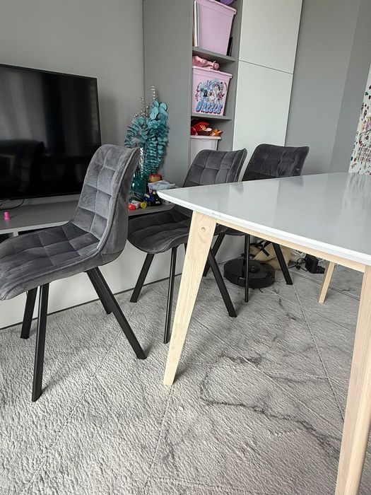 Vand masa + 4 scaune pentru living