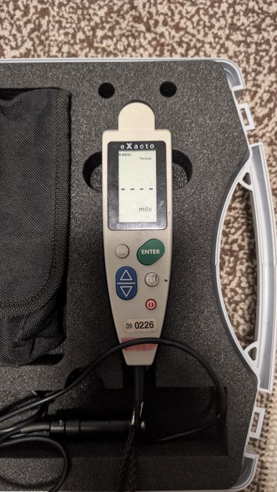 Aparat de măsurat vopseaua de pe metal