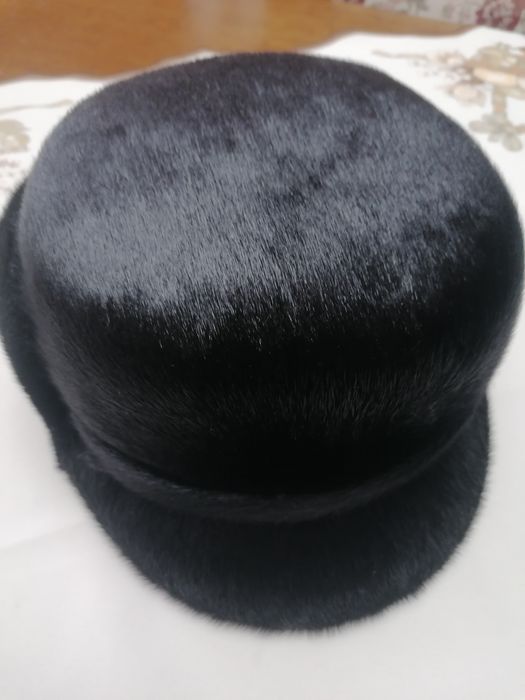 Căciulă Bărbați eleganta, blana de nutrie, noua, marimea 59.
Preț de m