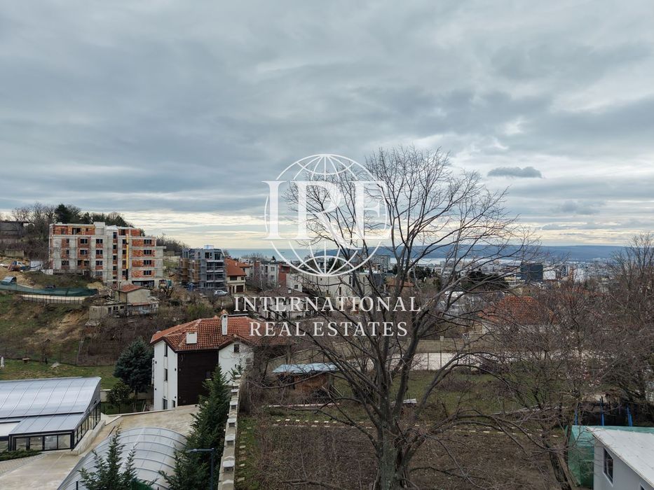 Парцел в Варна-м-т Сотира площ 1034 цена 150000