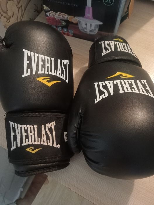 Боксерские перчатки