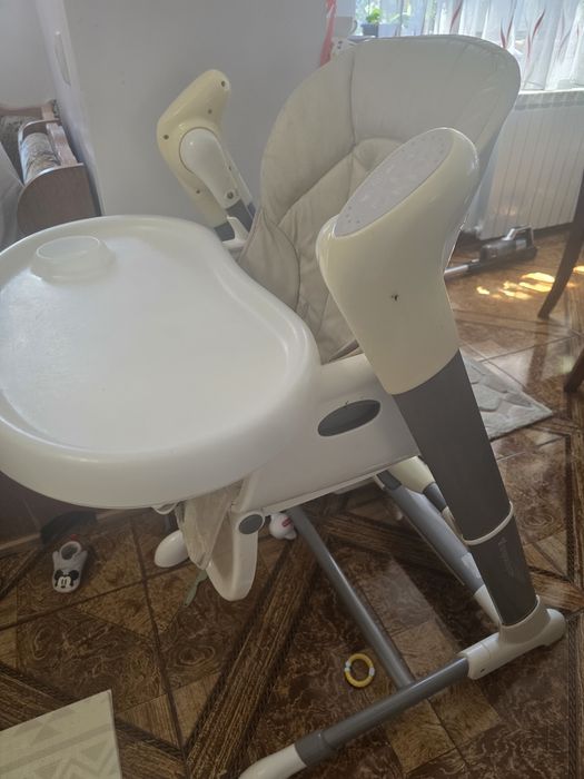 Scaun masă bebe cu leagăn electric