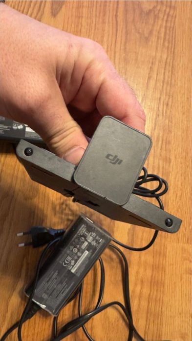 Vand dock DJI mavic air cu incarcator original