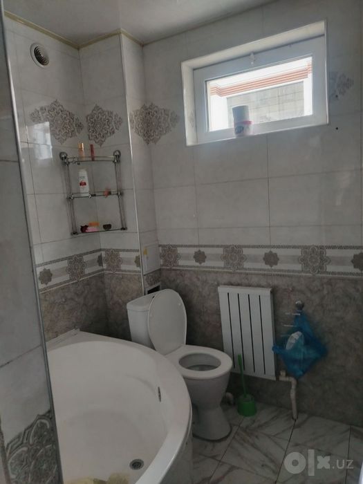 Qorasuvda karzinkani oldida 
Korzinka oldida
 1 qavatida
 2xonali  kva