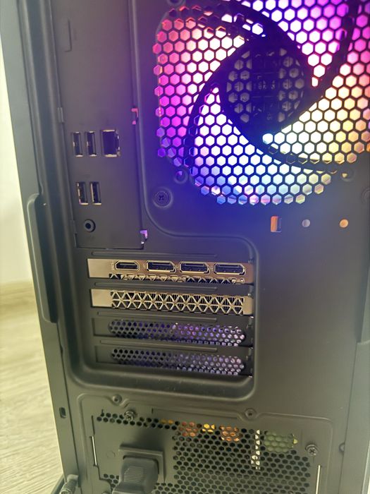 LENOVO LOQ Tower 26ADR10, AMD Ryzen 7 8745HX, 16GB, SSD 1TB, NVIDIA GeForce RTX 5060 8GB