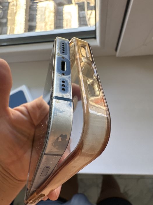 Продам Iphone 13, 2021 года