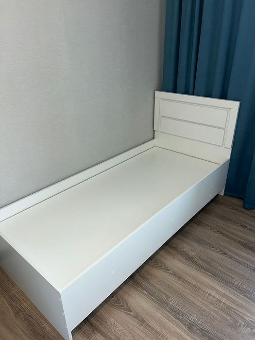 Продам кровать с матрасом