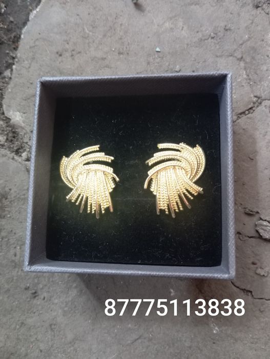 Новые сережки продам пишите на ватсап