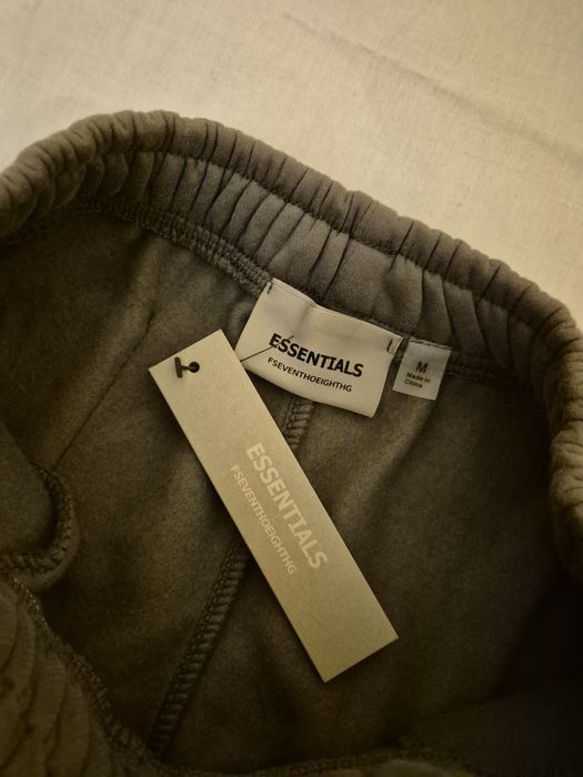 Pantaloni Essentials Noi