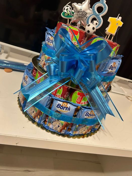 Torturi personalizate din dulciuri ambalate