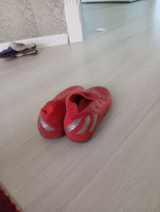 Футбольные бутсы Адидас немезез продаю не дорого одевал мало