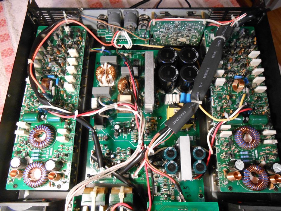filtru activ crossover incorporat amplificator Yamaha P5000