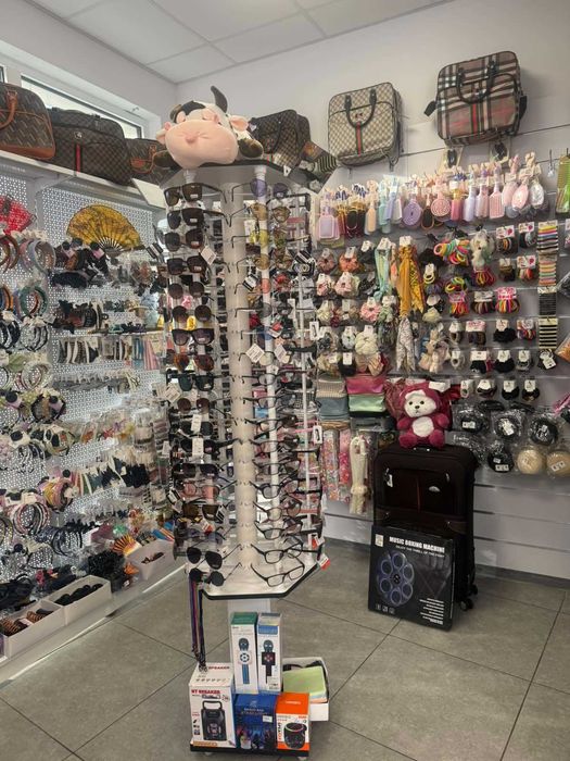 Стелажи търговско оборудване